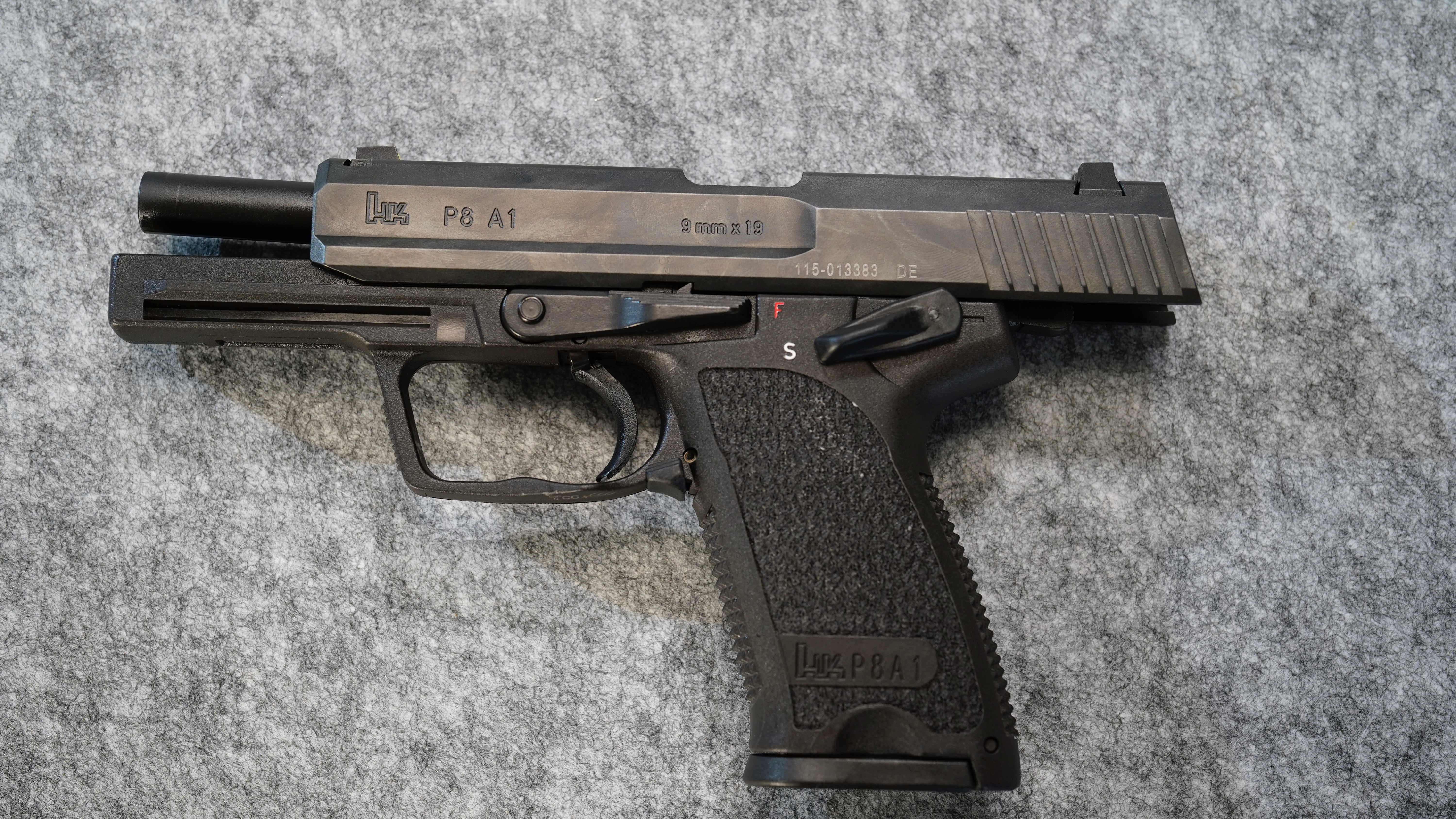 H&K P8 mit geöffnetem Verschluss