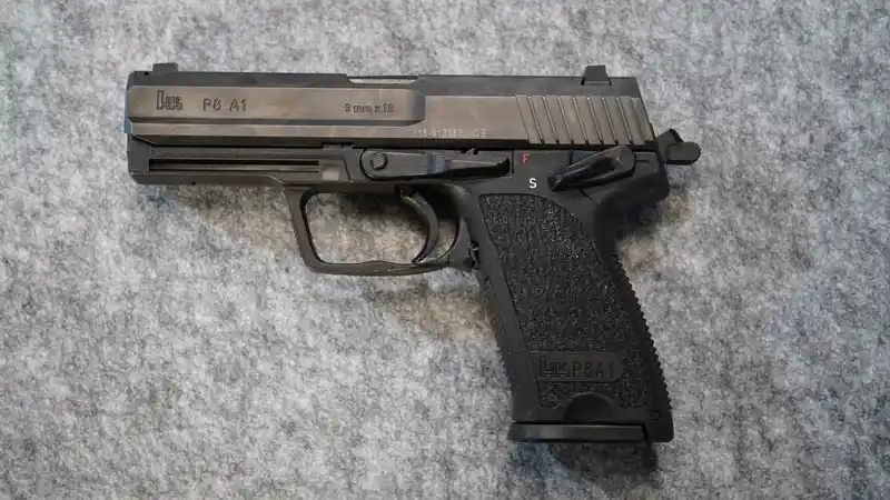 H&K P8 — gesichert und gespannt
